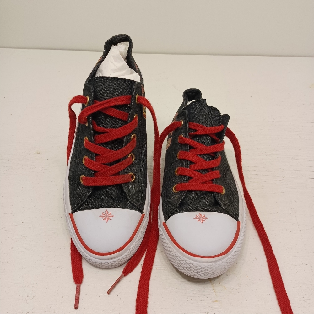 Captain Marvel shoes youth 4 black Red.